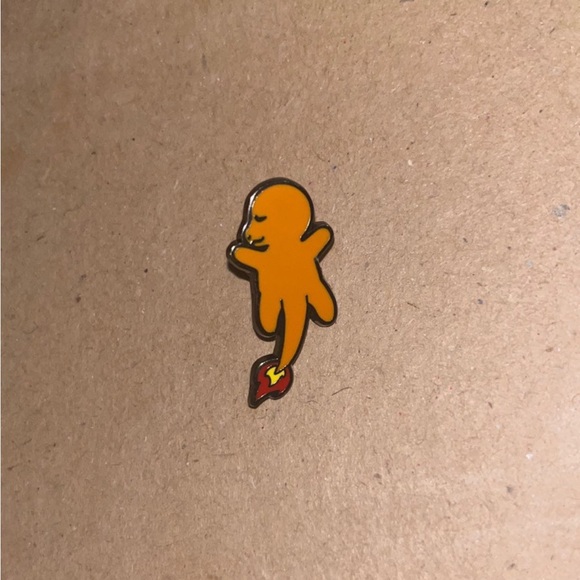 Charmander Sleeping Pin - Picture 2 of 3